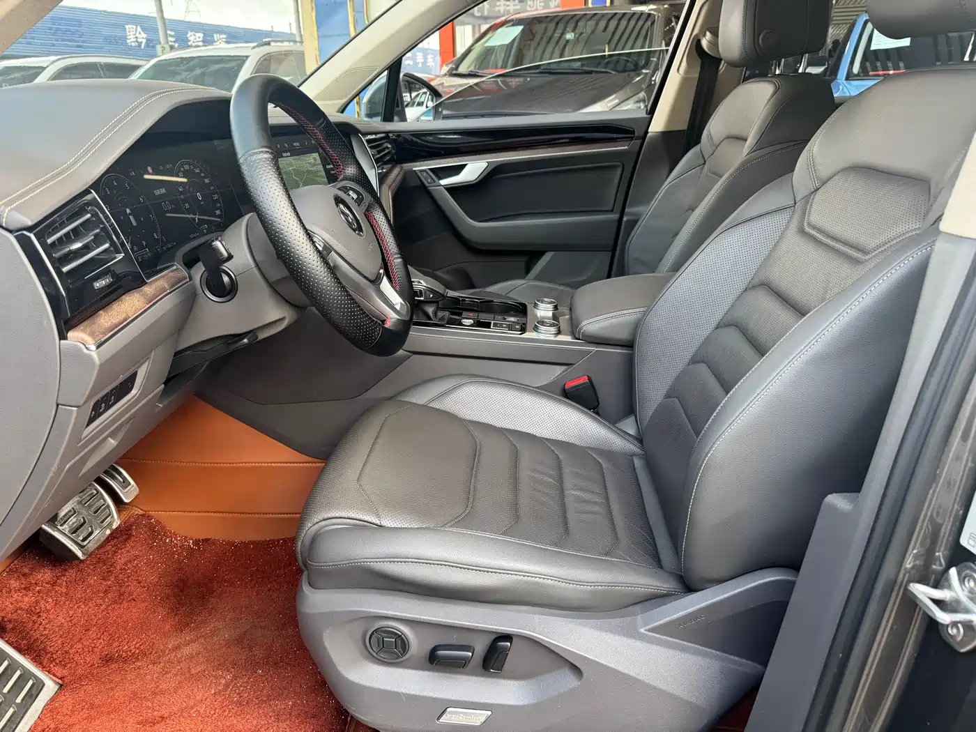 Volkswagen Touareg 2019 3.0TSI Sharp Edge Edition China V фото 6