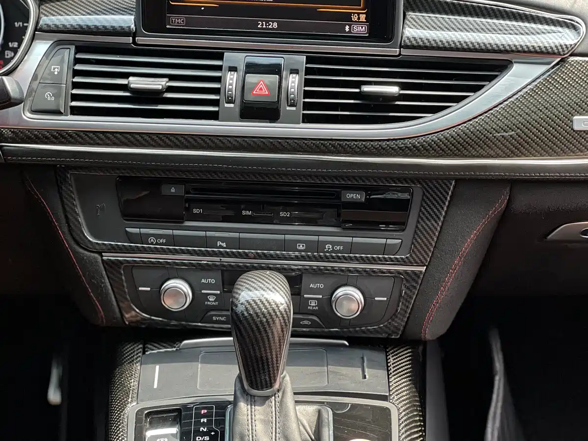 Audi A6L 2018 30th Anniversary 45 TFSI quattro Sport фото 6