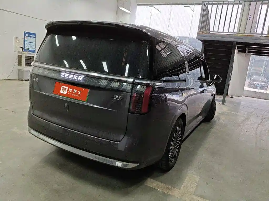 ZEEKR 009 2025 2024 6-seat Executive AWD 108kWh