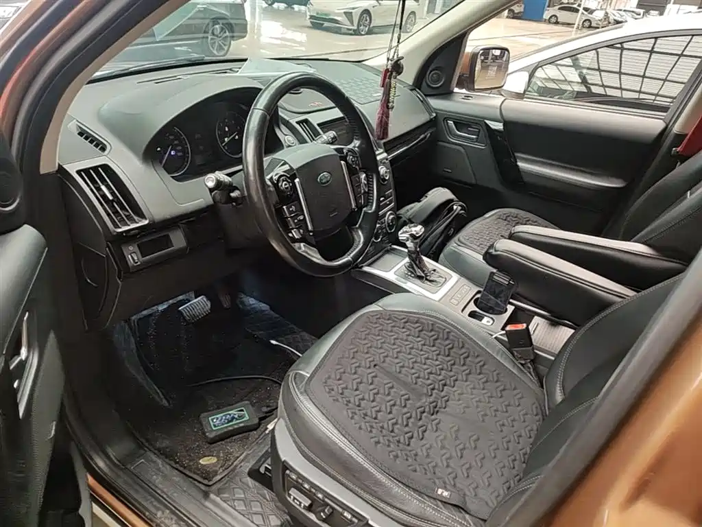 Land Rover Freelander 2 2015 2.0T Si4 HSE Luxury Collector's Edition фото 16