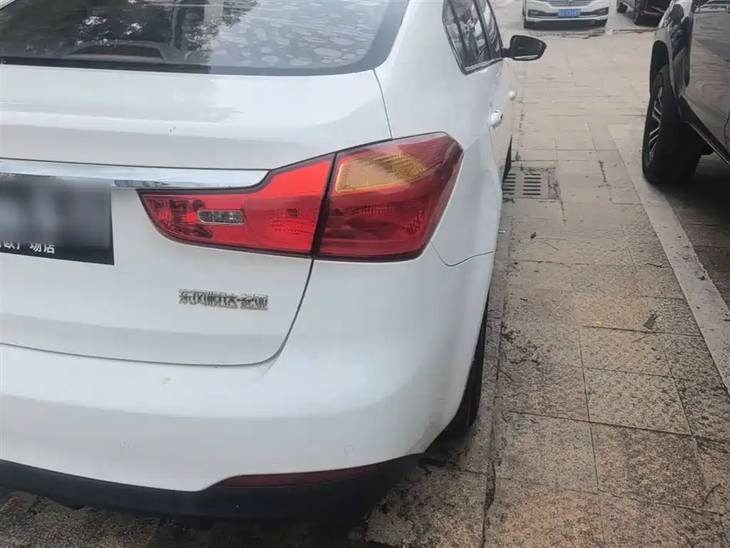Kia K3 2013 1.6L Automatic GLS фото 8