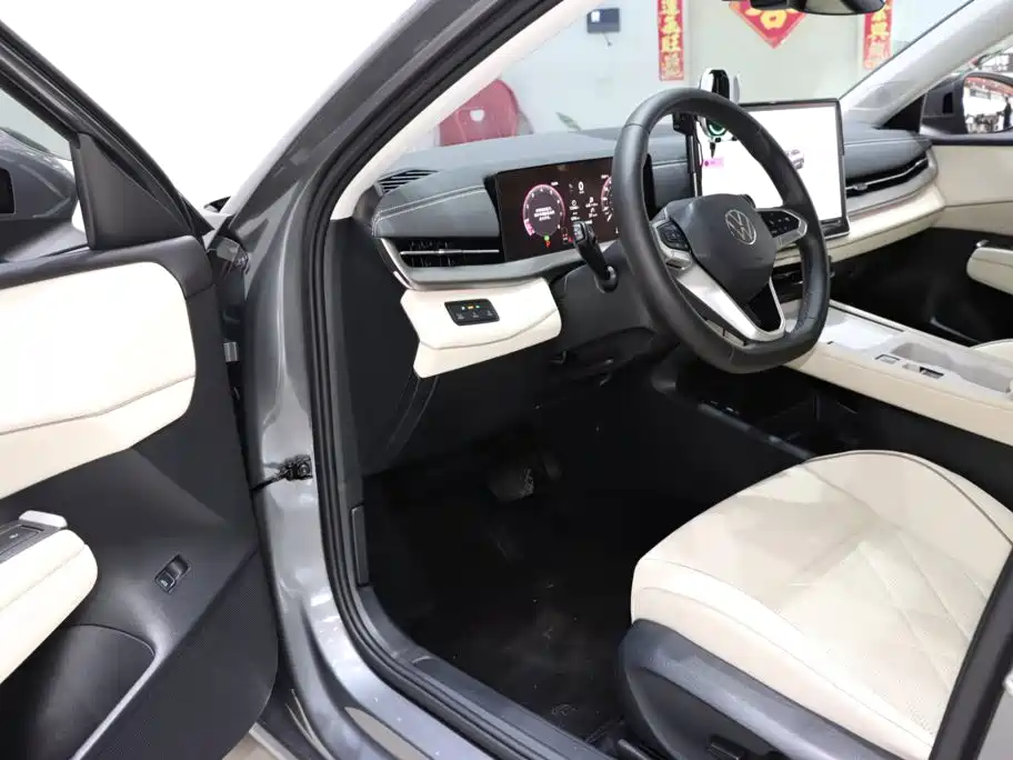 Photo 9 - Volkswagen Sagitar