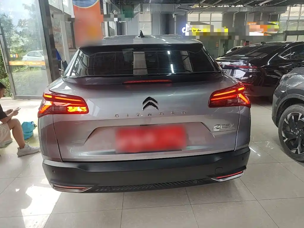 Citroën Versailles C5 X 2025 2024 1.6T Momentum Extraordinary