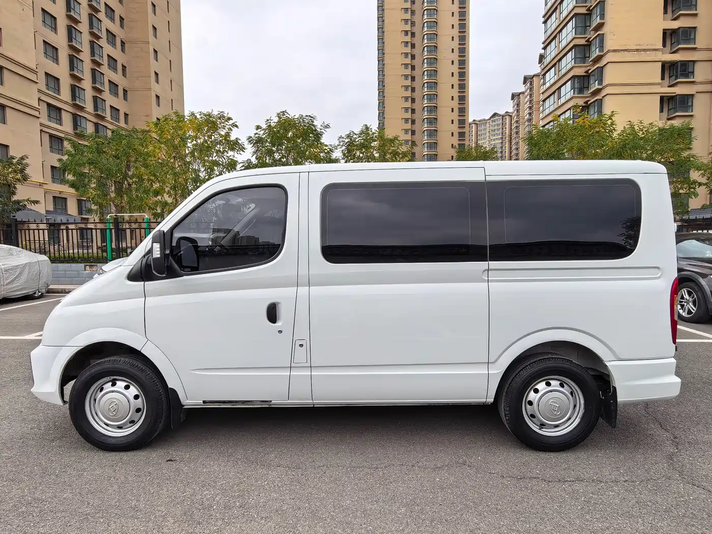 Maxus Xintu V80 2025 2025 Value Edition City Delivery King 2.0T Manual Long Wheelbase Medium Roof 127Ps 3-seater