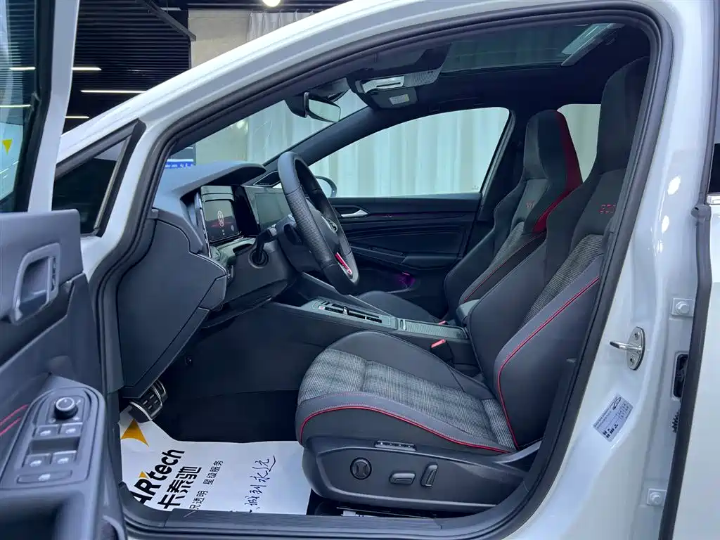 Volkswagen Golf GTI 2023 380TSI DSG GTI фото 7