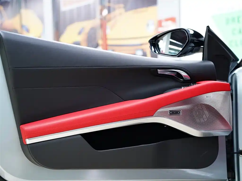 Lotus Cars EMIRA 2021 2.0T DCT First Edition фото 27