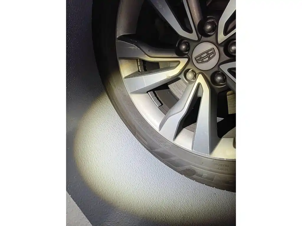 Фото 6 - Geely Boyue