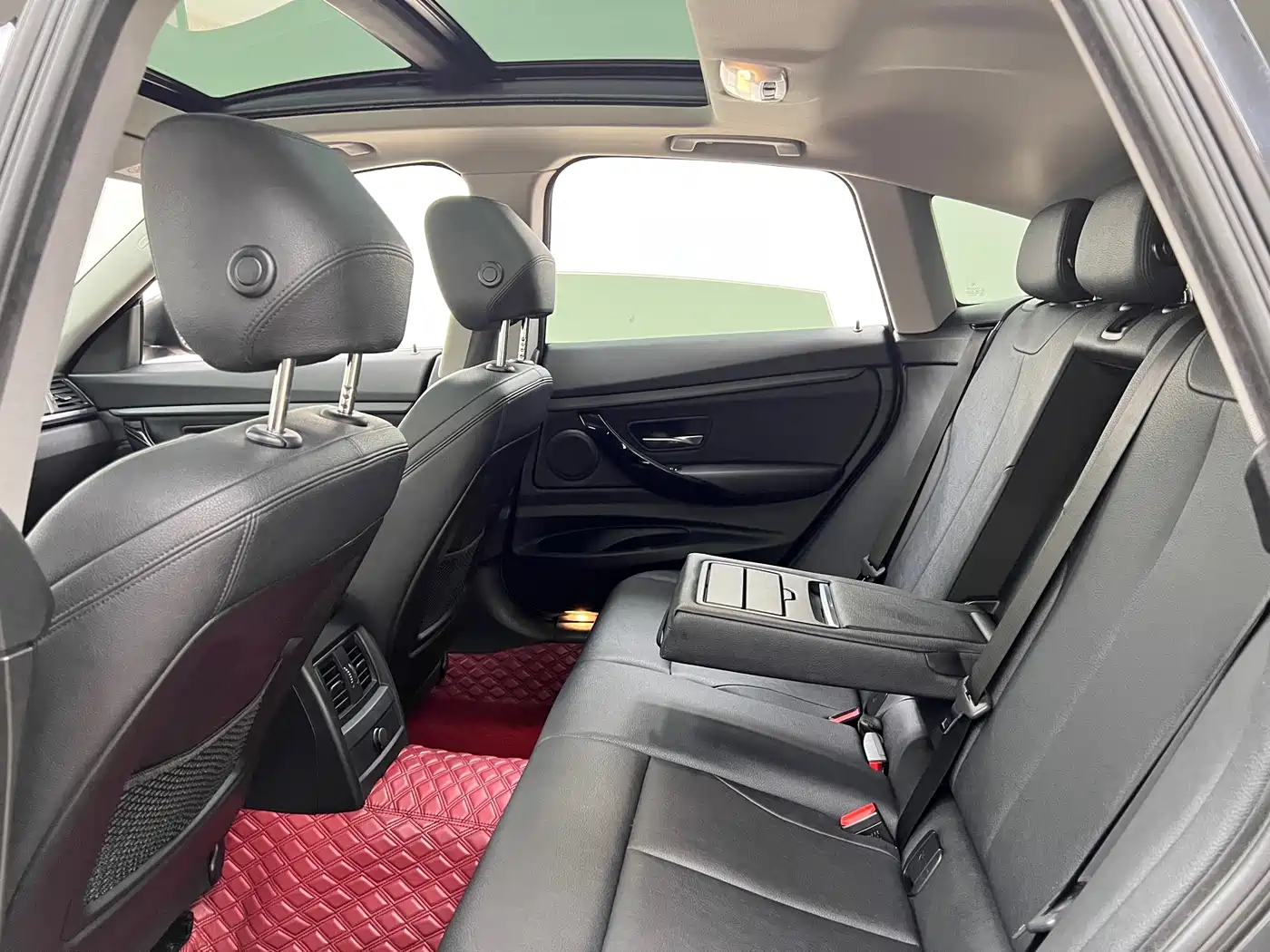 BMW 3 Series GT 2019 320i Fashion Model фото 18