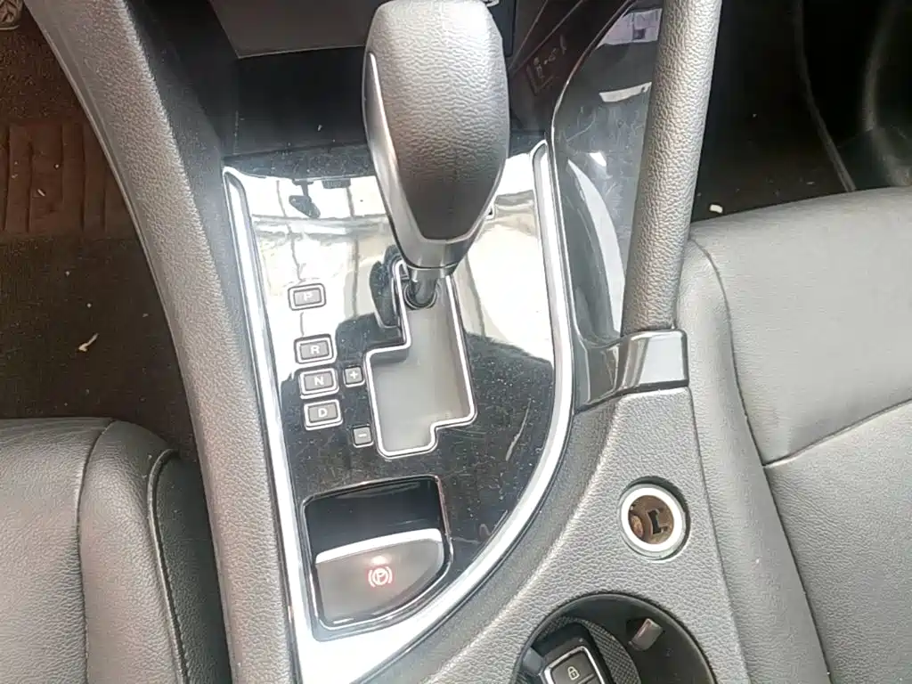 Dongfeng Aeolus Dongfeng Fengshen AX7 2015 2015 2.0L Automatic Smart Ease
