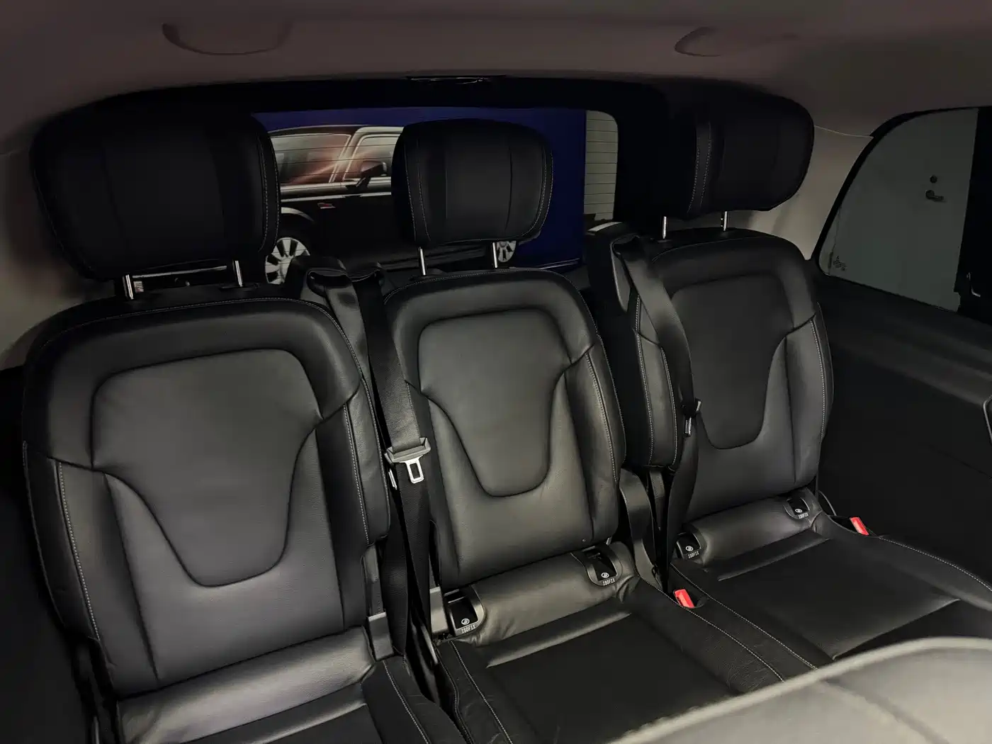 Mercedes-Benz V-Class 2017 Model V 260 L Premium Extended Edition фото 41