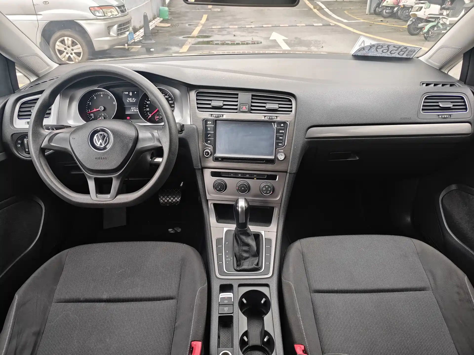 Photo 9 - Volkswagen Golf