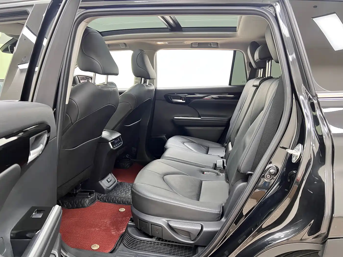 Toyota Highlander 2022 Model Dual Engine 2.5L 4WD Premium Edition 7-Seater фото 17