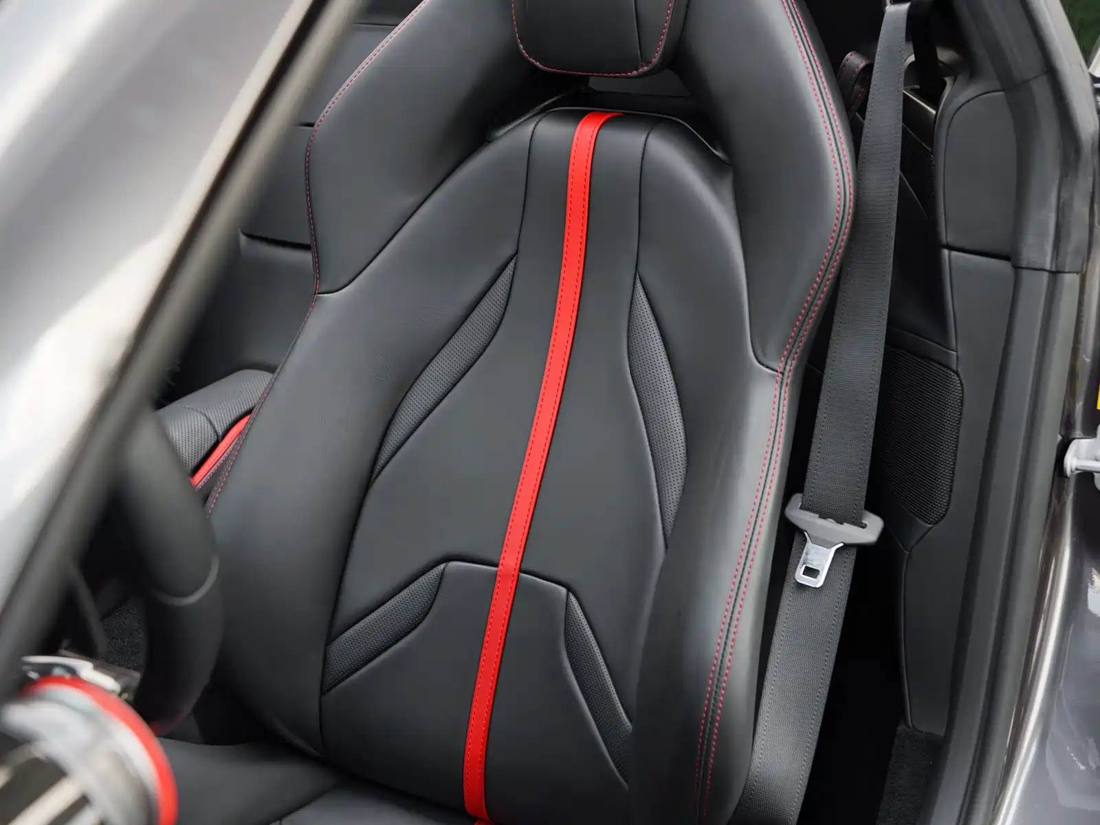 Фото 36 - Ferrari 812