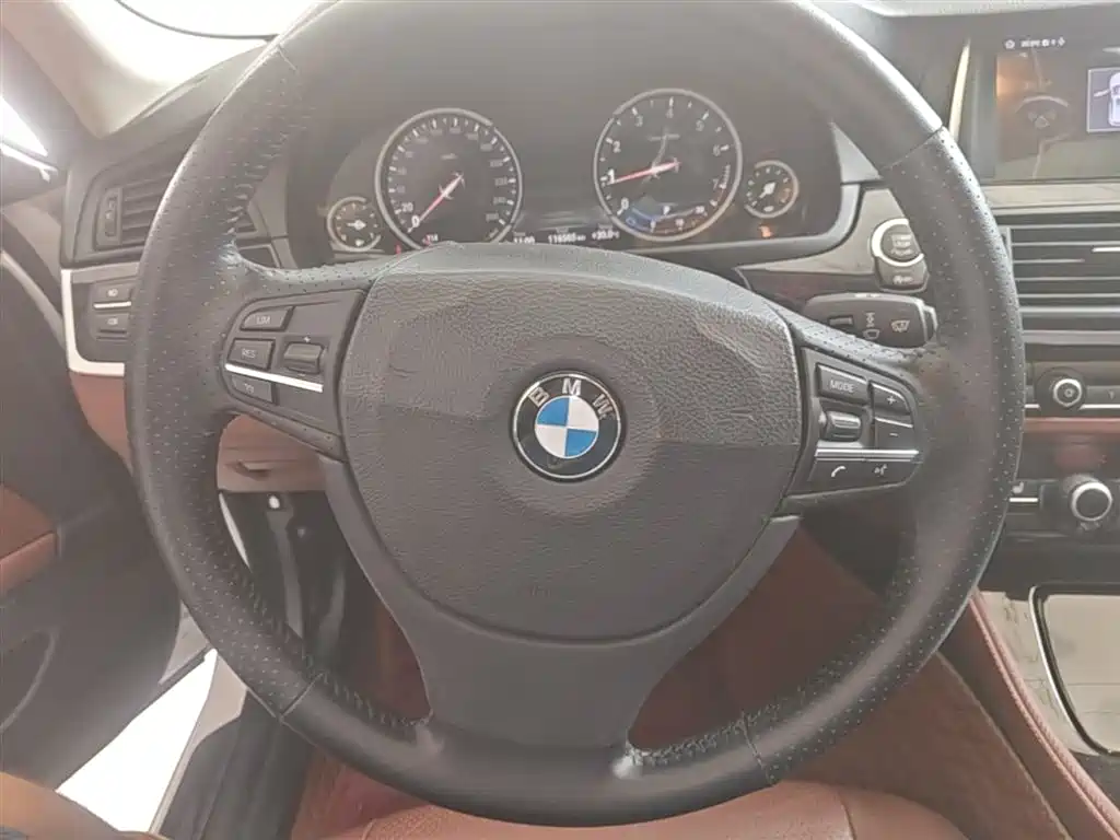 BMW 5 Series 2014 525Li Leading фото 11