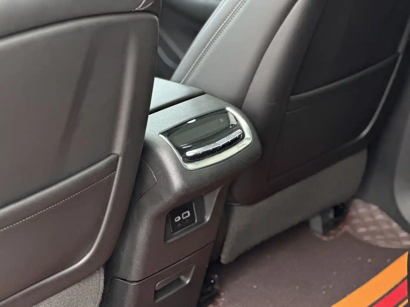 CADILLAC XT6