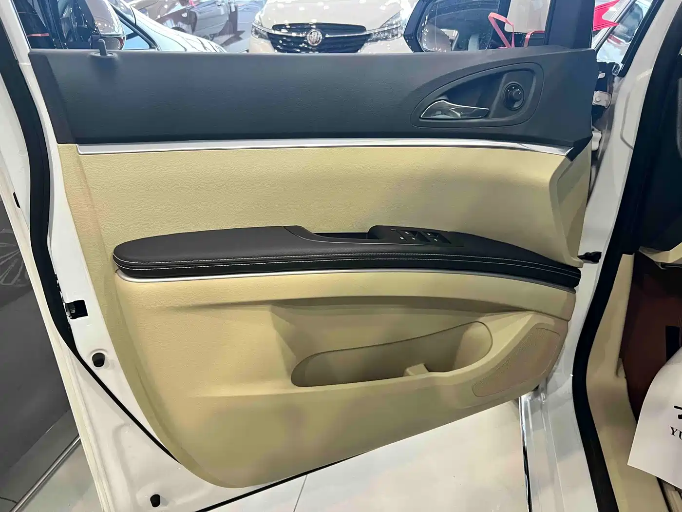 Buick GL8 2023 Land Business Class 652T Luxury фото 5