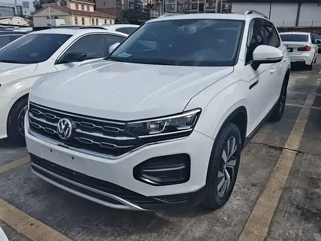 Volkswagen Tayron 330TSI, Моноприводный Люкс Коннект
