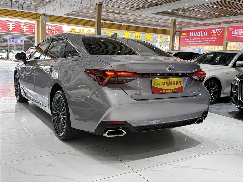 Toyota Avalon 2023 2.0L XLE Premium Edition фото 4