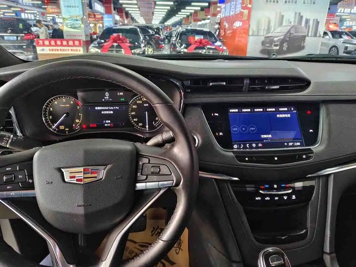 Фото 17 - Cadillac XT6