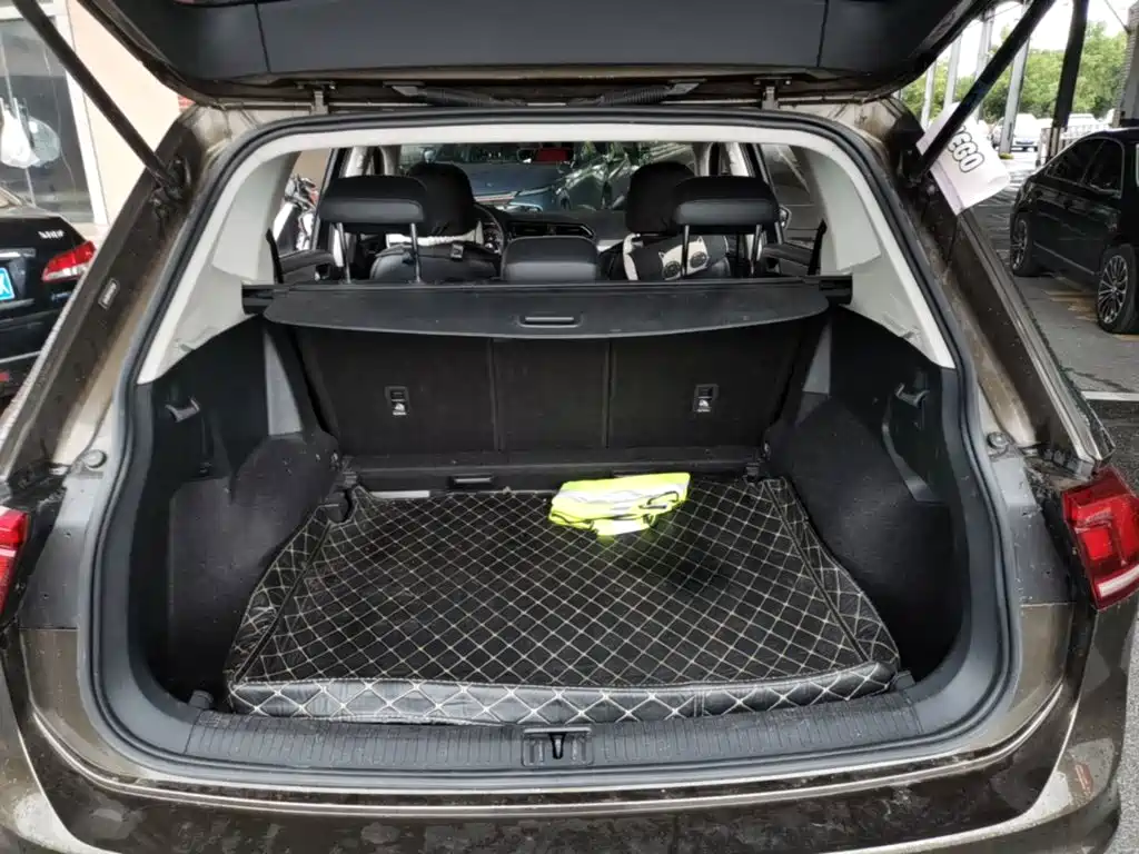 Photo 19 - Volkswagen Tiguan L