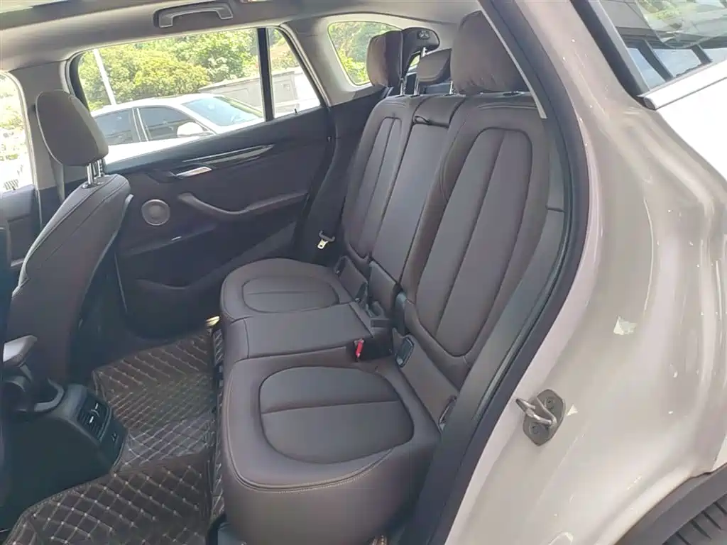 BMW X1 2022 sDrive25Li Leading фото 17