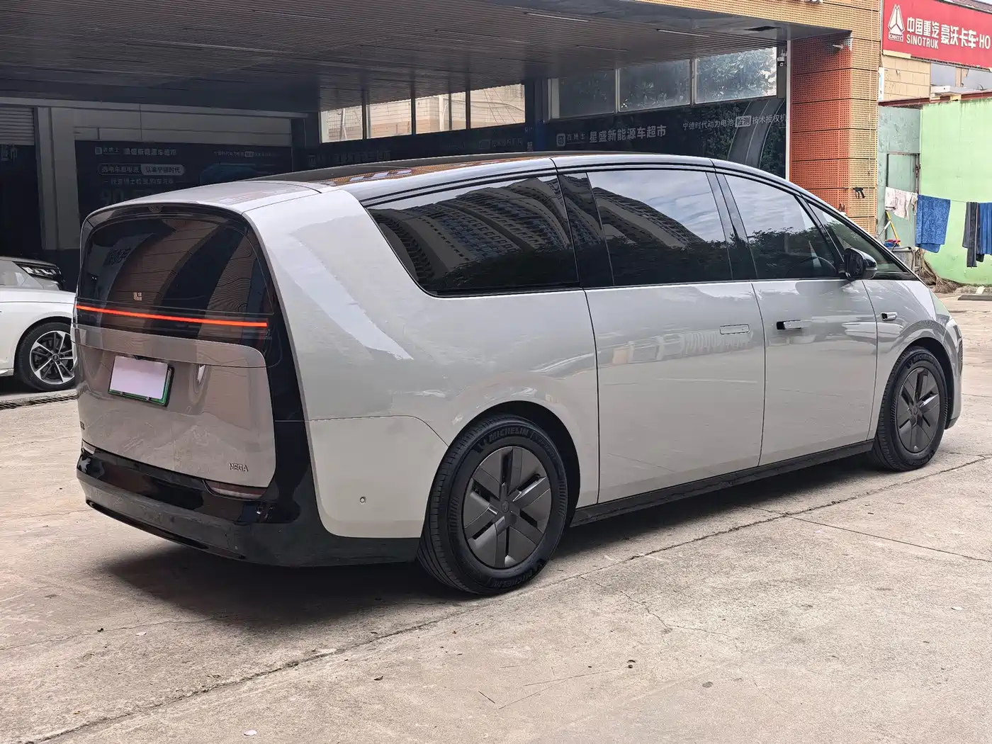 Li Auto MEGA 2025 2025 Model Home Family Special Edition