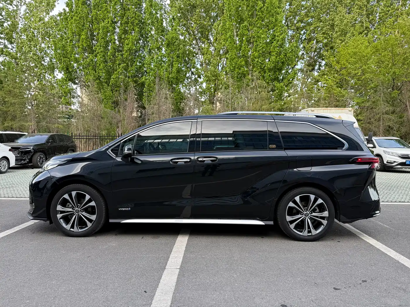 Toyota Granvia 2023 2.5L Hybrid Flagship VIP Edition фото 2