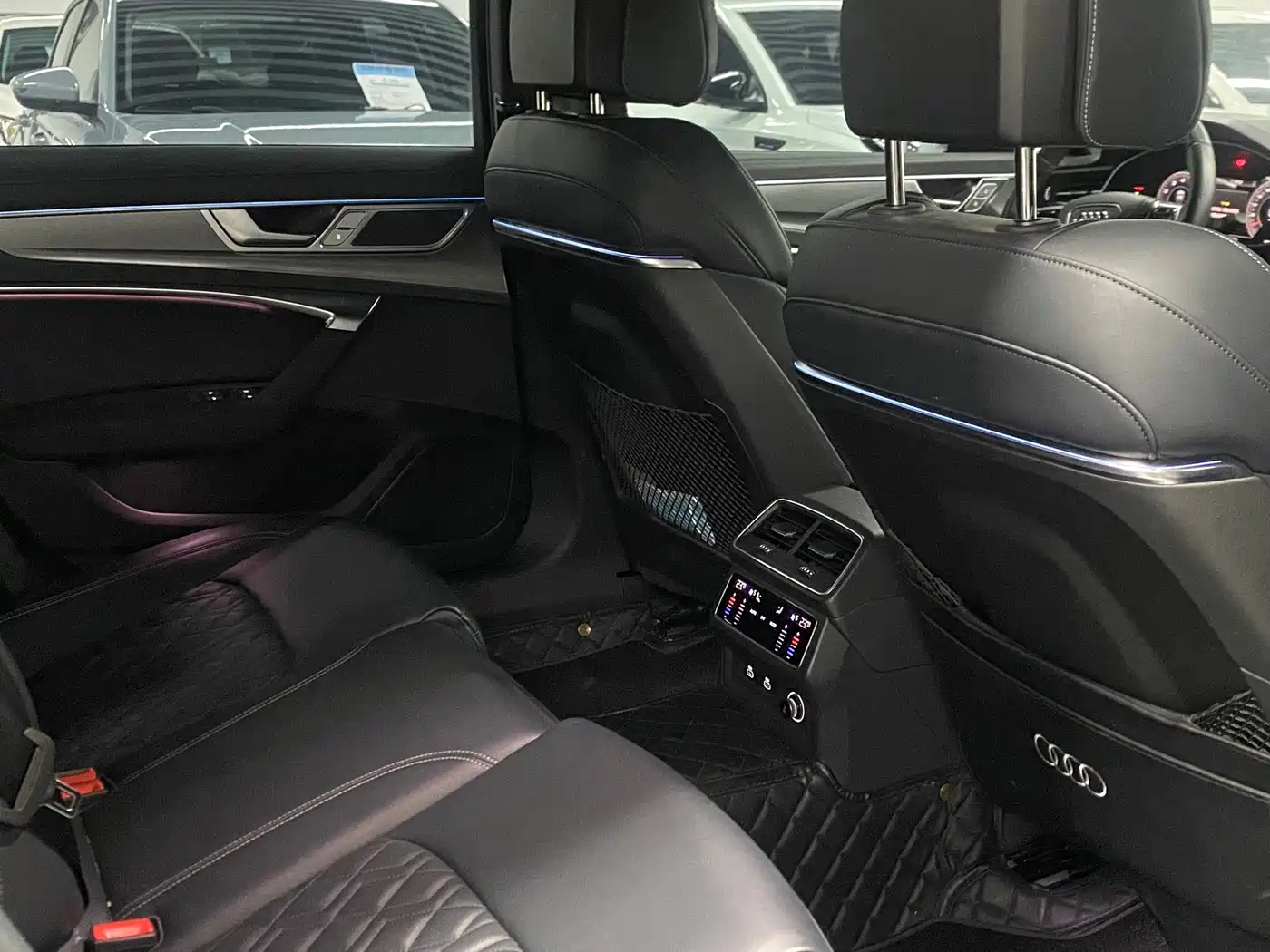 Фото 11 - Audi A6L