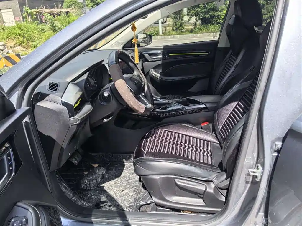 Фото 9 - Roewe i5