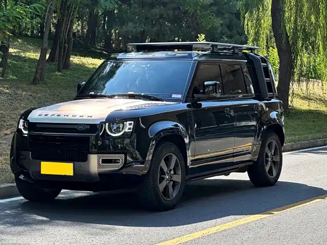 Land Rover Defender 110 3.0T P400 X-Dynamic HSE