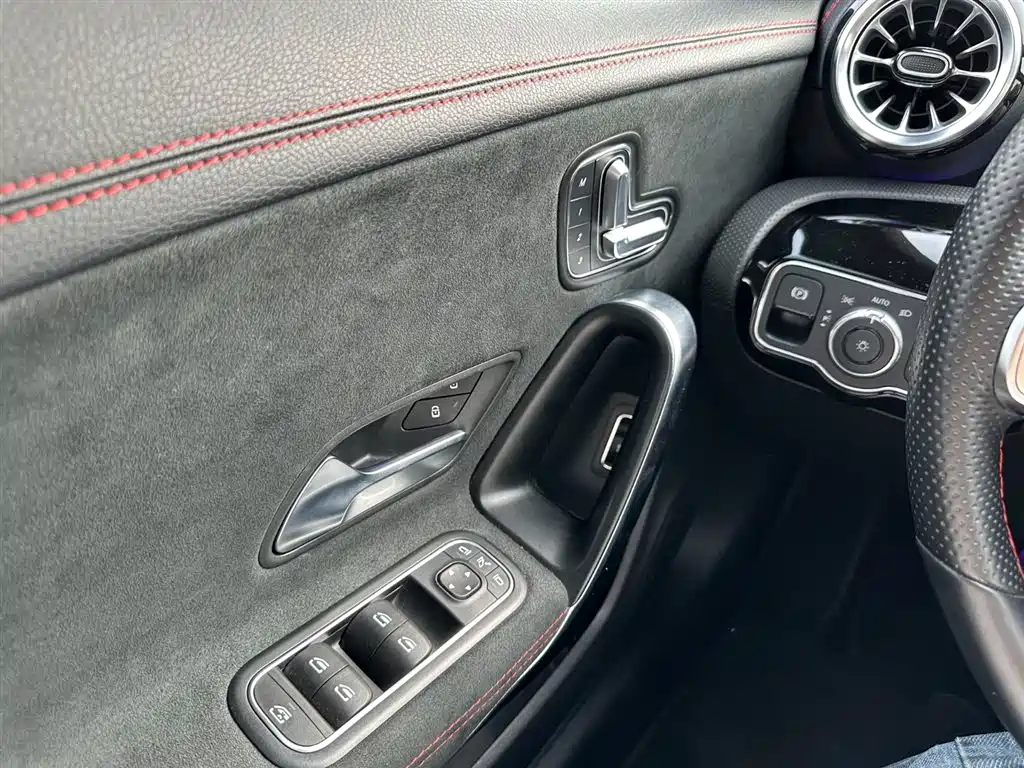 Mercedes-Benz CLA (Import) 2021 CLA 200 фото 21