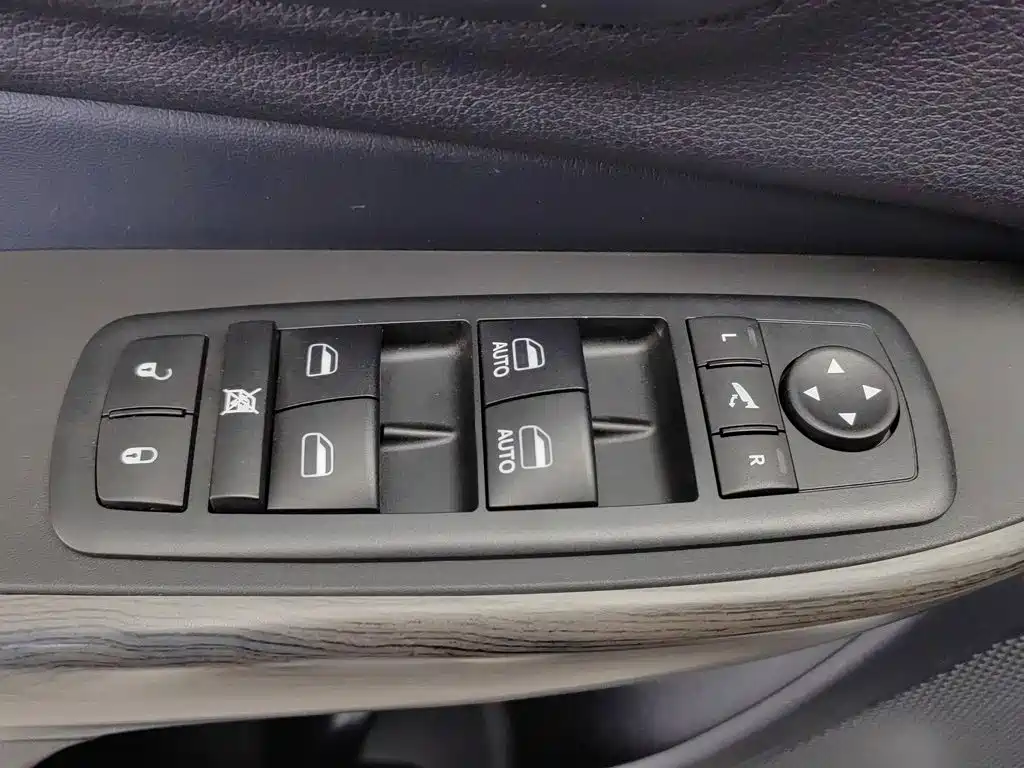 Jeep Cherokee 2021 2020 2.0L 2WD Classic Sport Edition