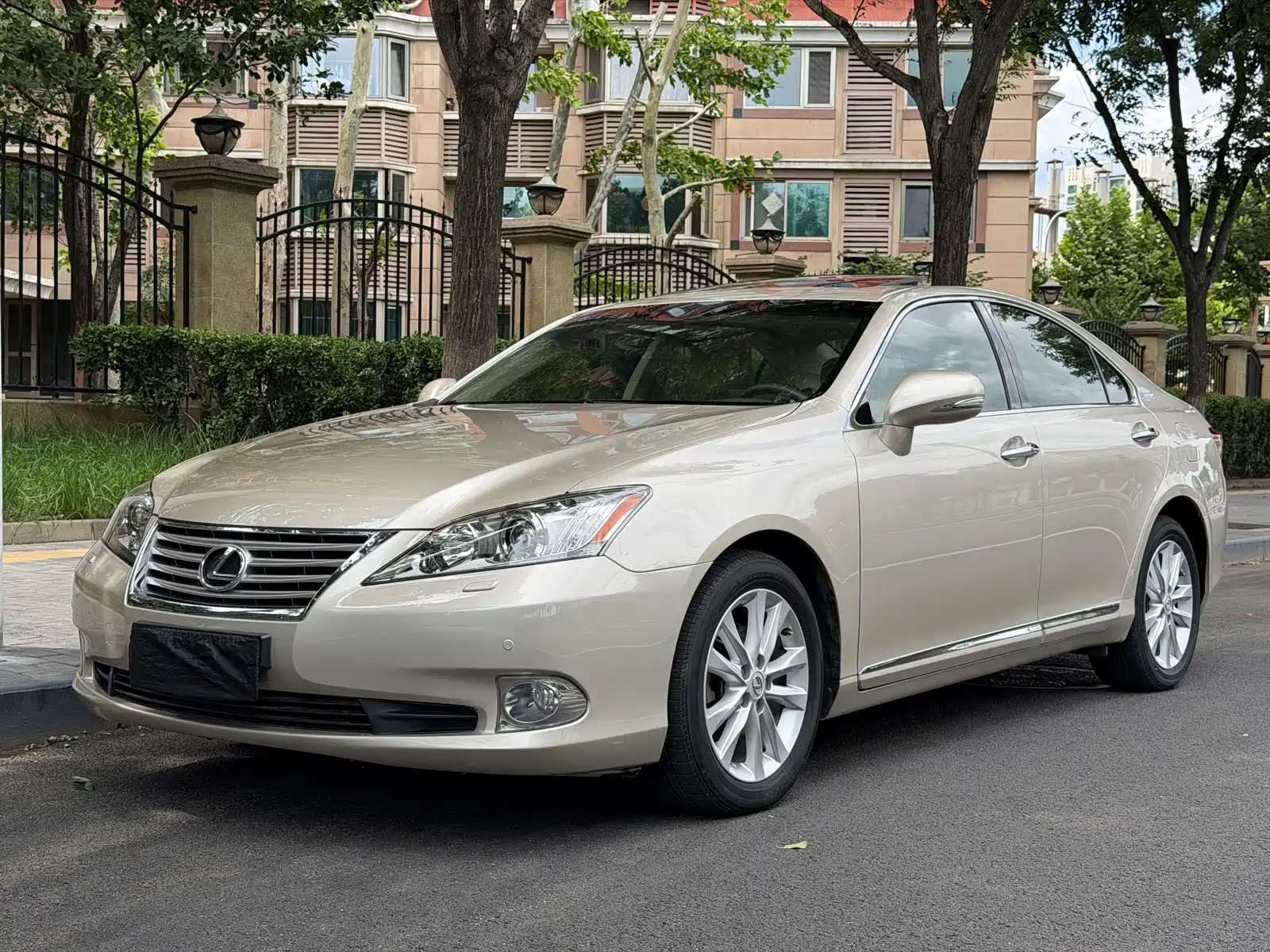 Фото 1 - Lexus ES
