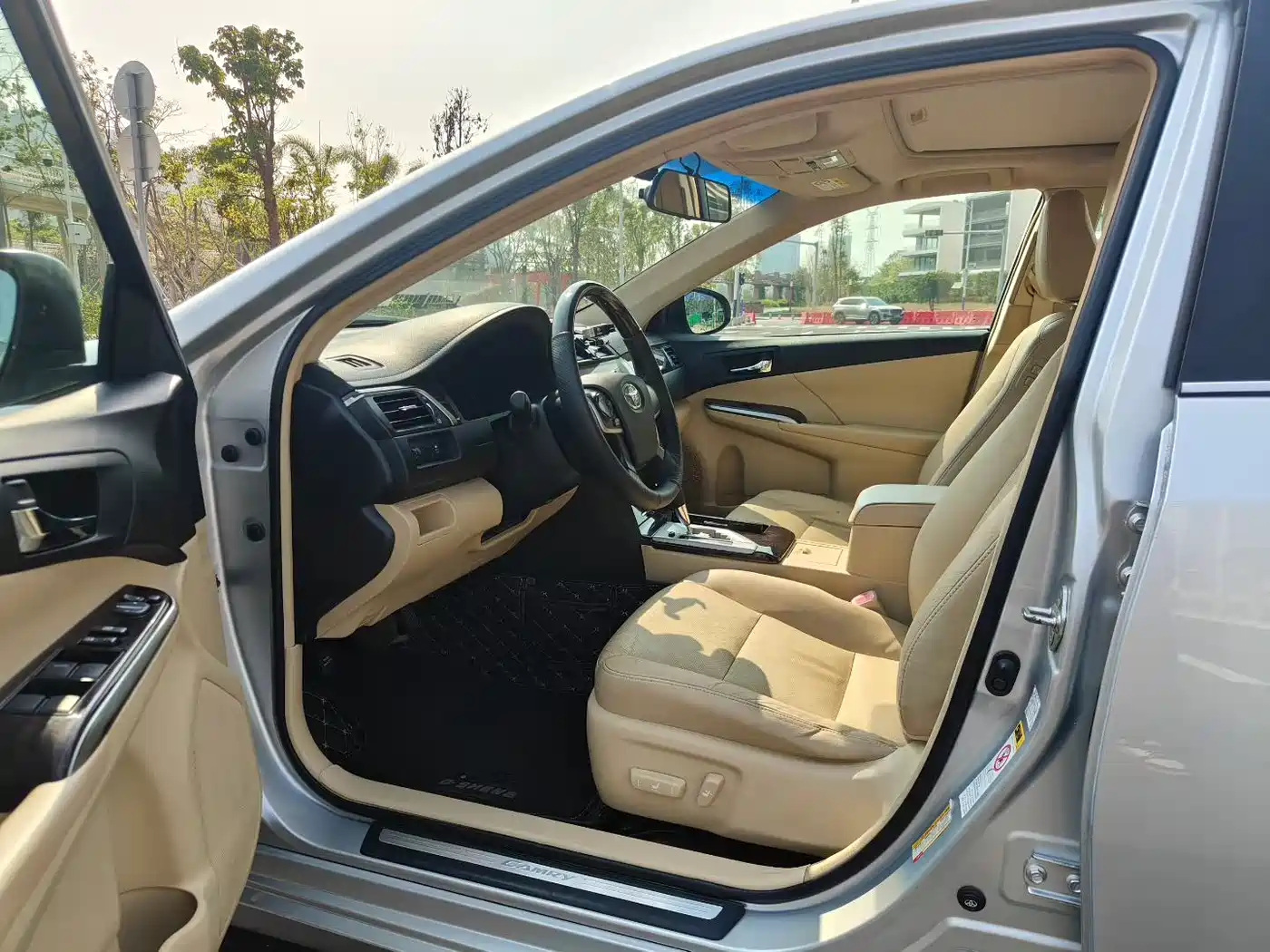 Toyota Camry 2015 2.0G Leading Edition фото 6