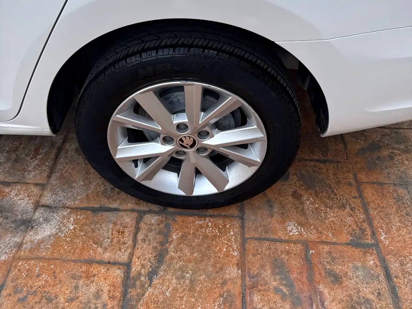 Škoda Rapid 2016 1.6L Automatic Pioneer Edition фото 15