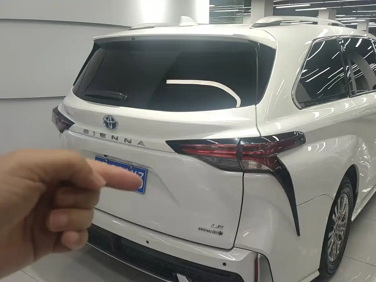 Toyota Sienna 2023 2.5L Hybrid Comfort Edition фото 8