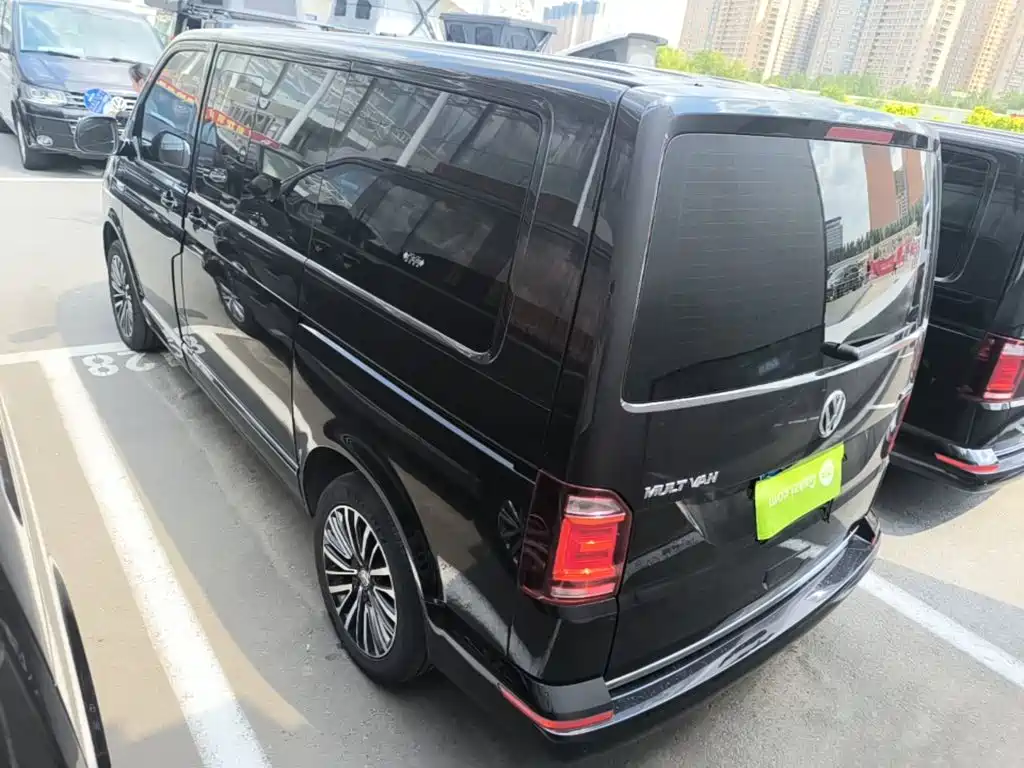Фото 5 - Volkswagen Multivan