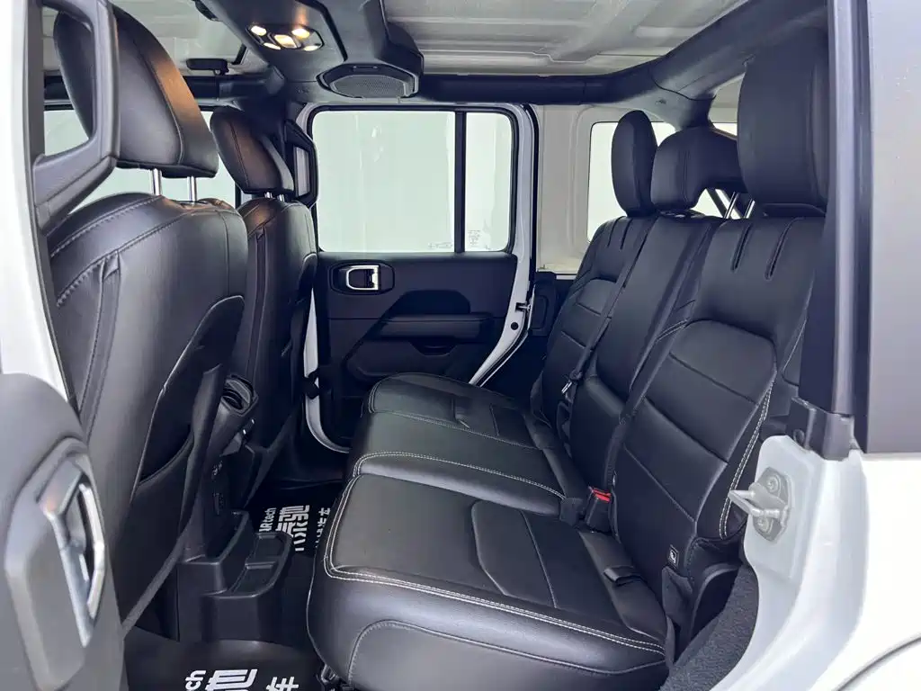 Фото 16 - Jeep Wrangler 4xe