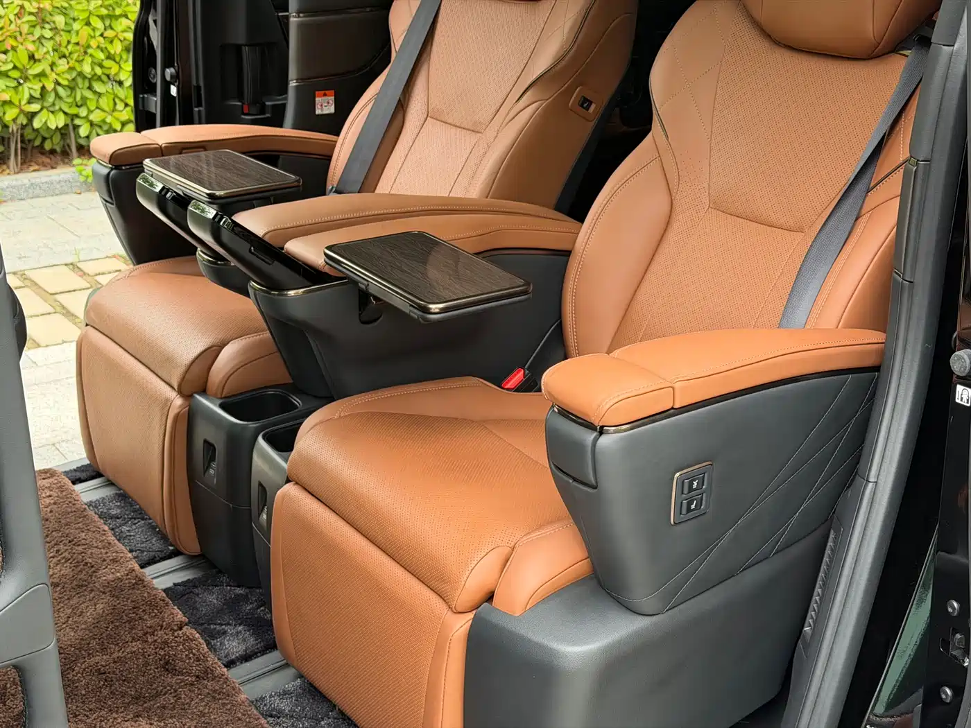 Toyota Vellfire 2024 Crown Hybrid 2.5L Executive Premium Edition фото 12