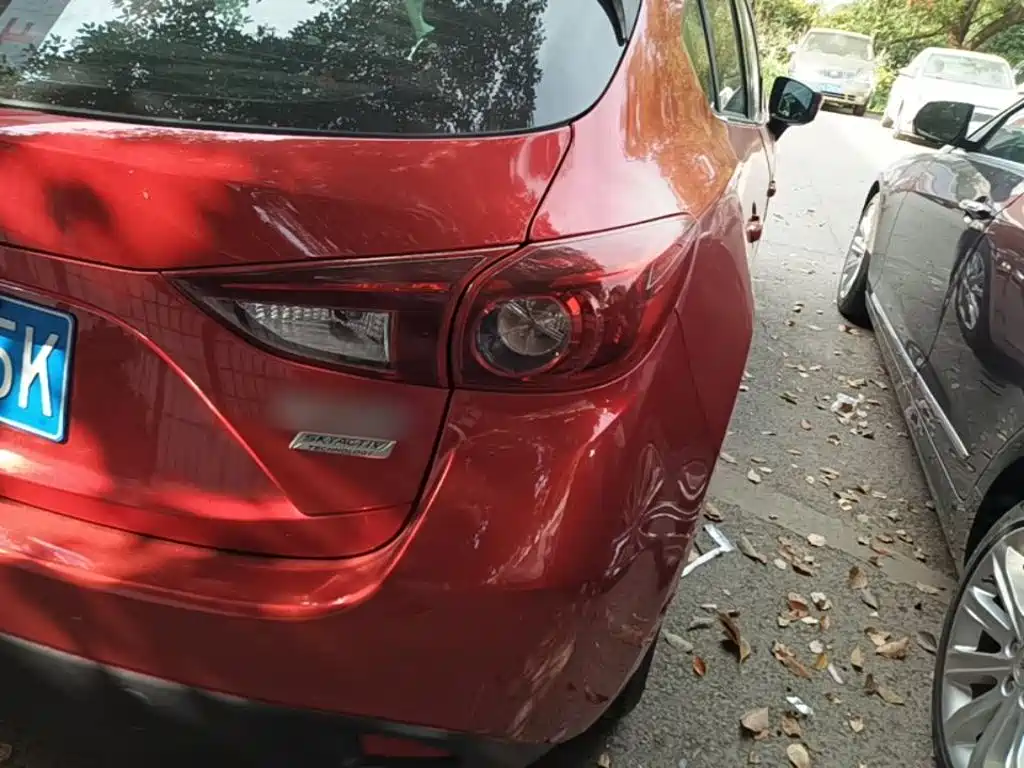 صورة 8 - Mazda Mazda 3