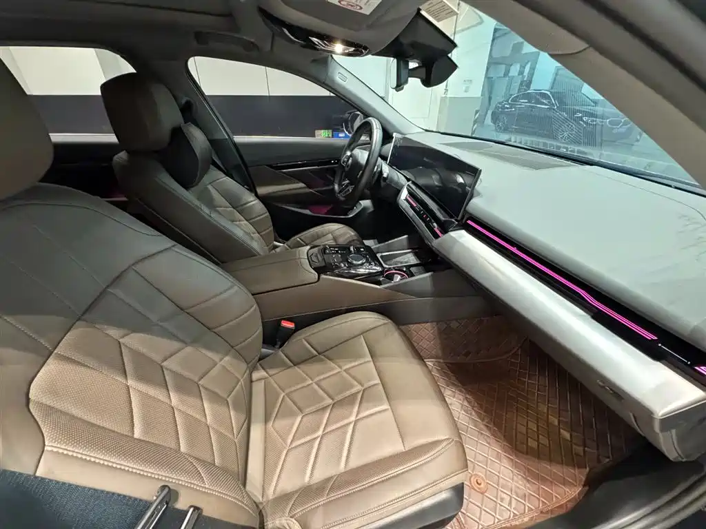 BMW 5 Series 2024 525Li M Sport Package фото 14