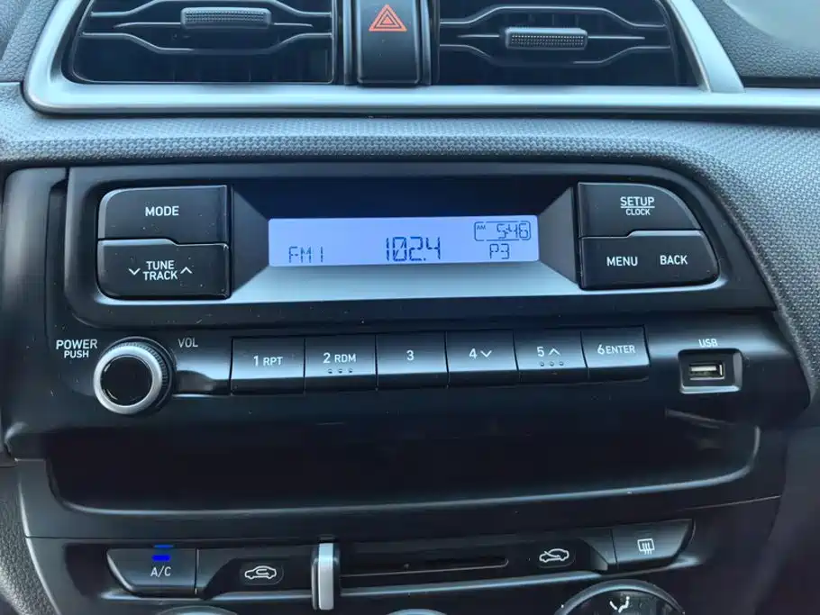 Hyundai Verna 2019 2017 1.4L Manual Renewal Edition China VI