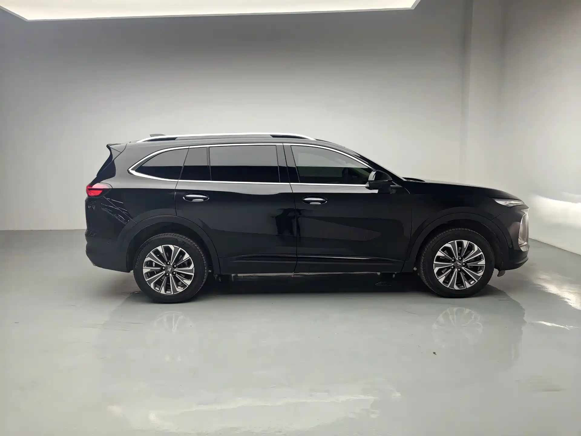 Photo 17 - Buick Envision Plus