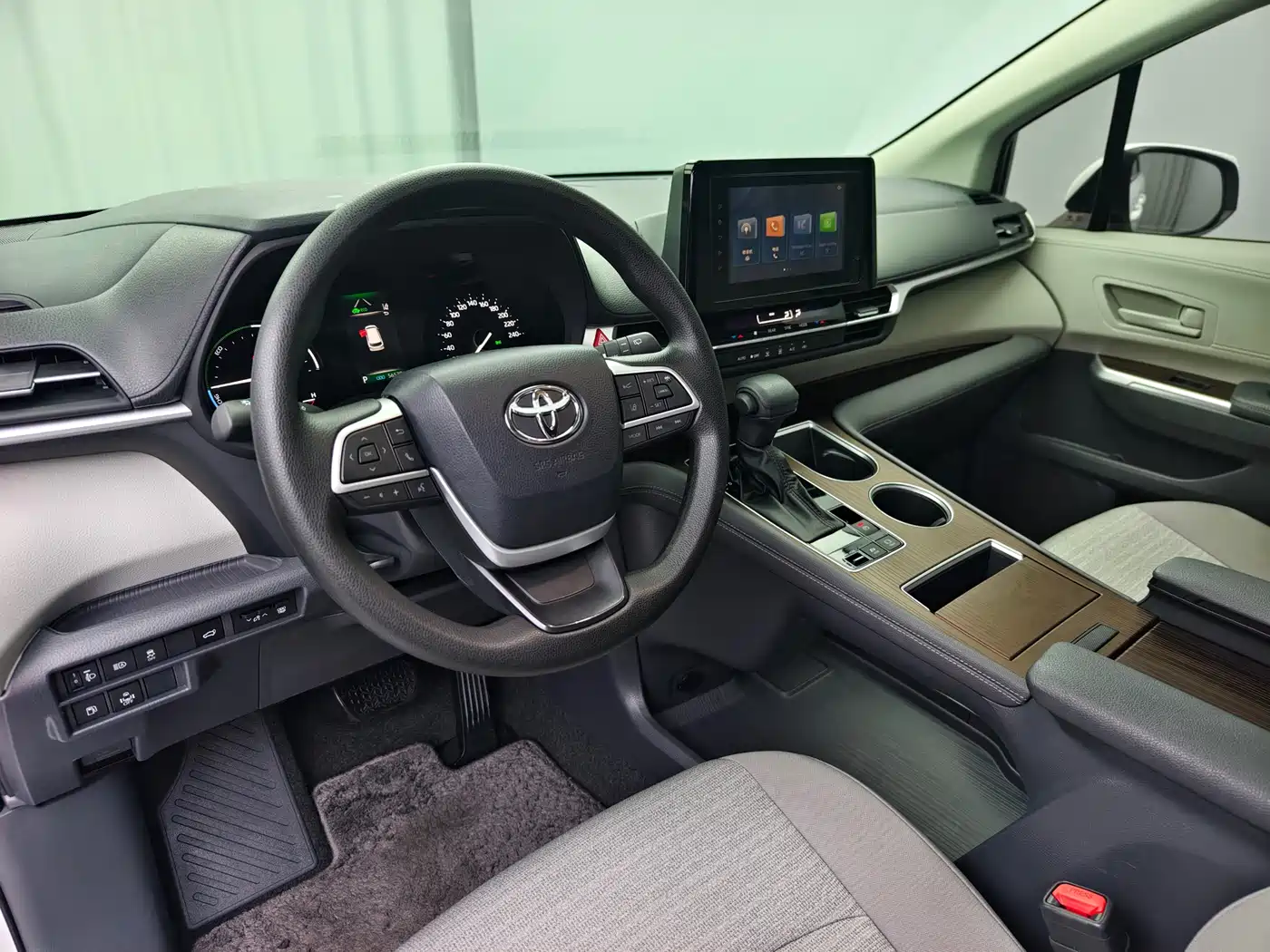 Toyota Sienna 2023 2.5L Hybrid Comfort Edition фото 9