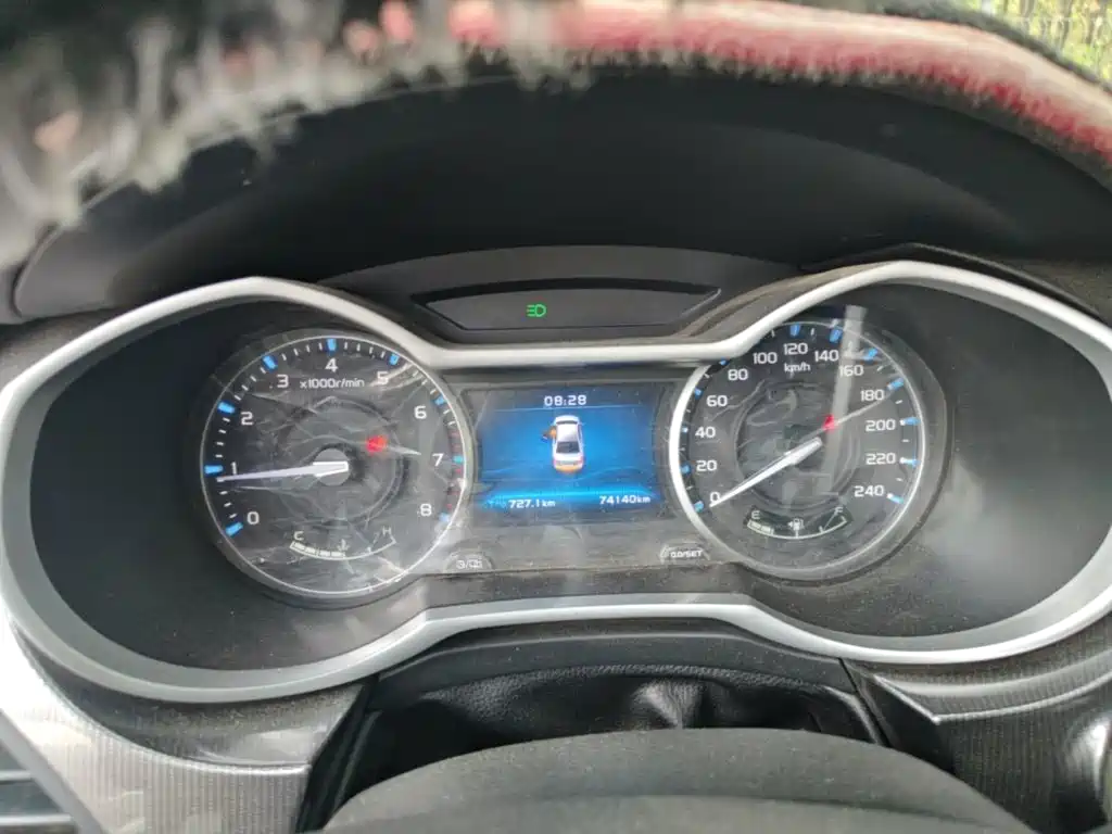Фото 18 - Geely Emgrand