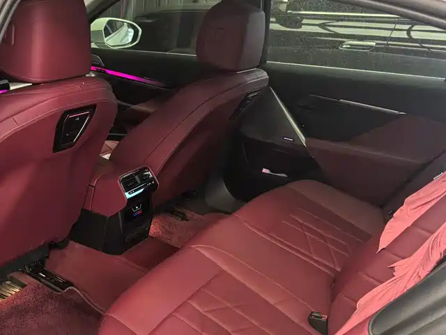 BMW 5 Series 2025 530Li Leading M Sport Package — фото 5