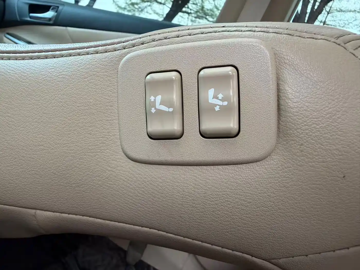 Toyota Camry 2015 Dual Engine 2.5HG Luxury Navigation Edition фото 12