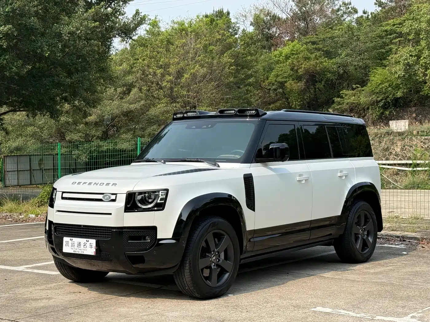 Land Rover Defender 2025 110 3.0T P400 -Dynamic HSE фото 2
