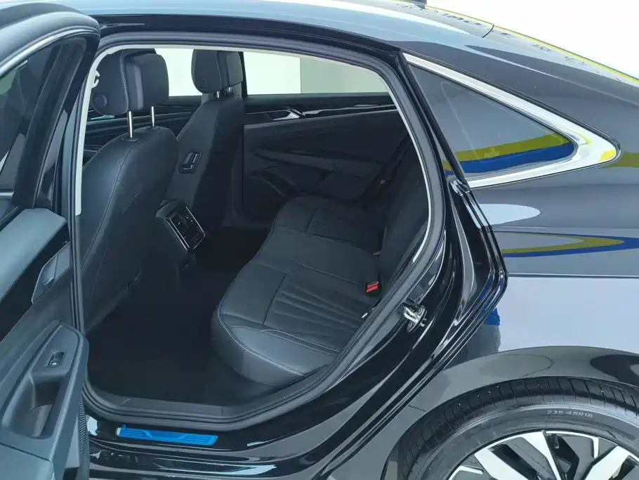 Photo 11 - Volkswagen Passat