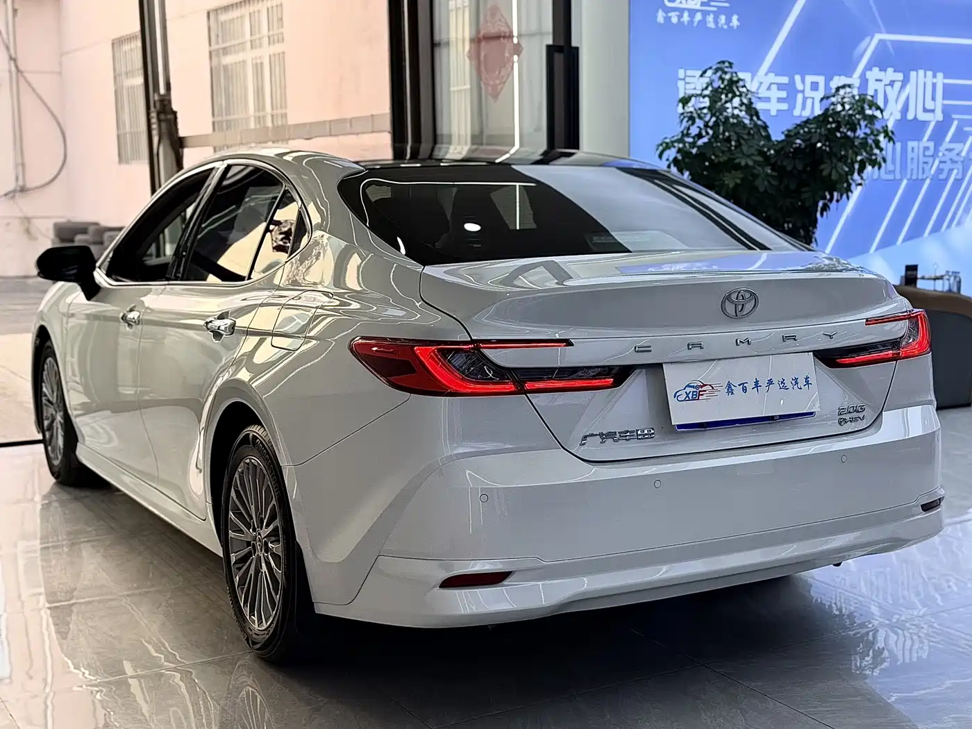 Toyota Camry 2024 Hybrid 2.0HG Premium Edition фото 8
